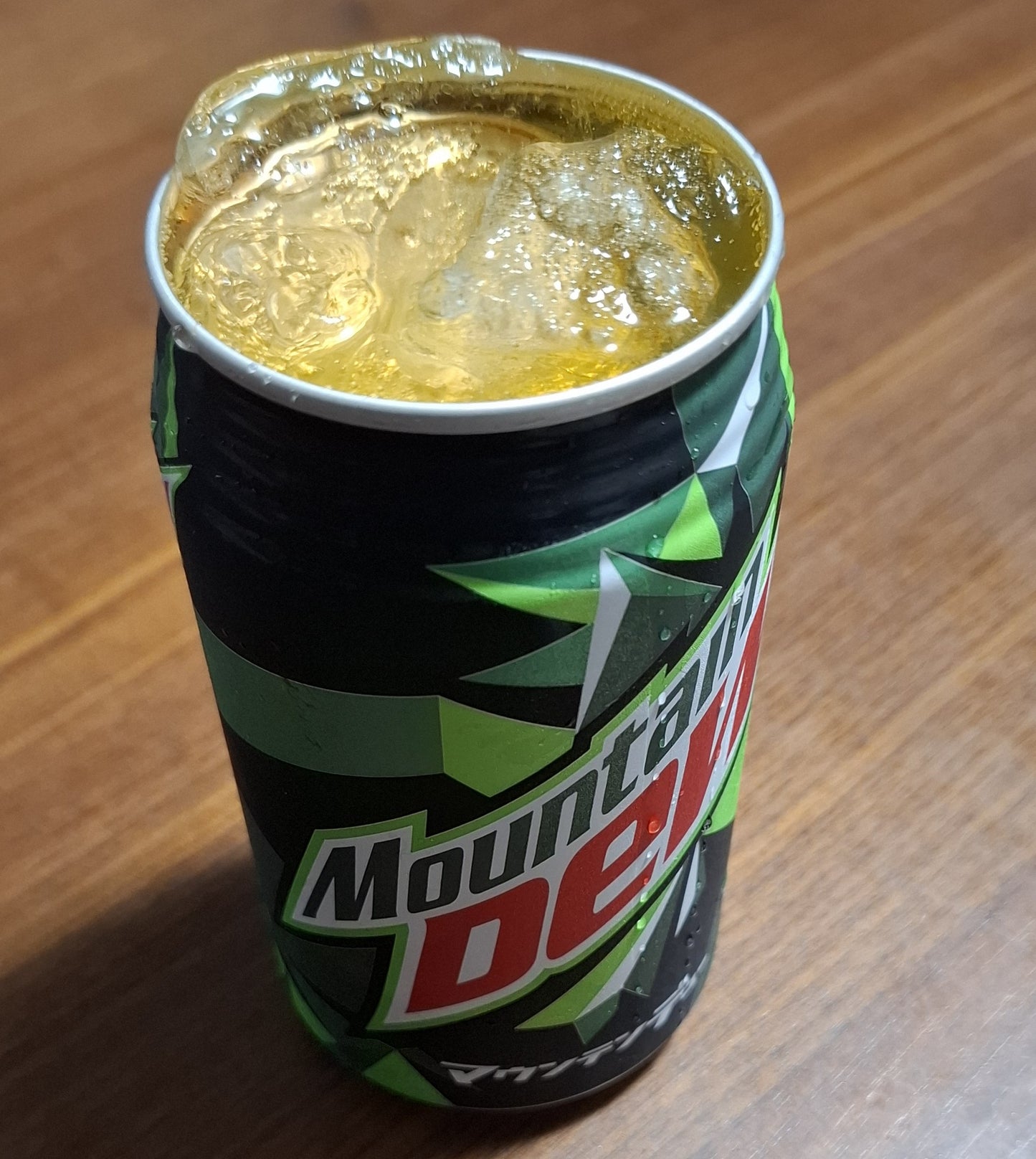 開けて飲む。残して飾る。缶まるごとオープナー